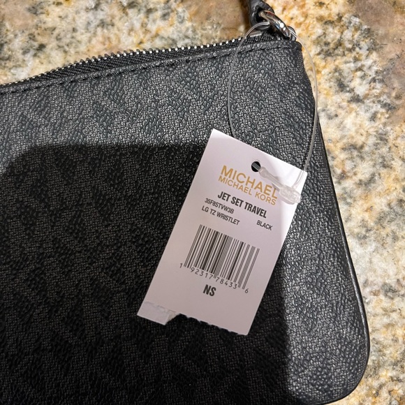 MK Jet Set Travel wristlet - Picture 5 of 5